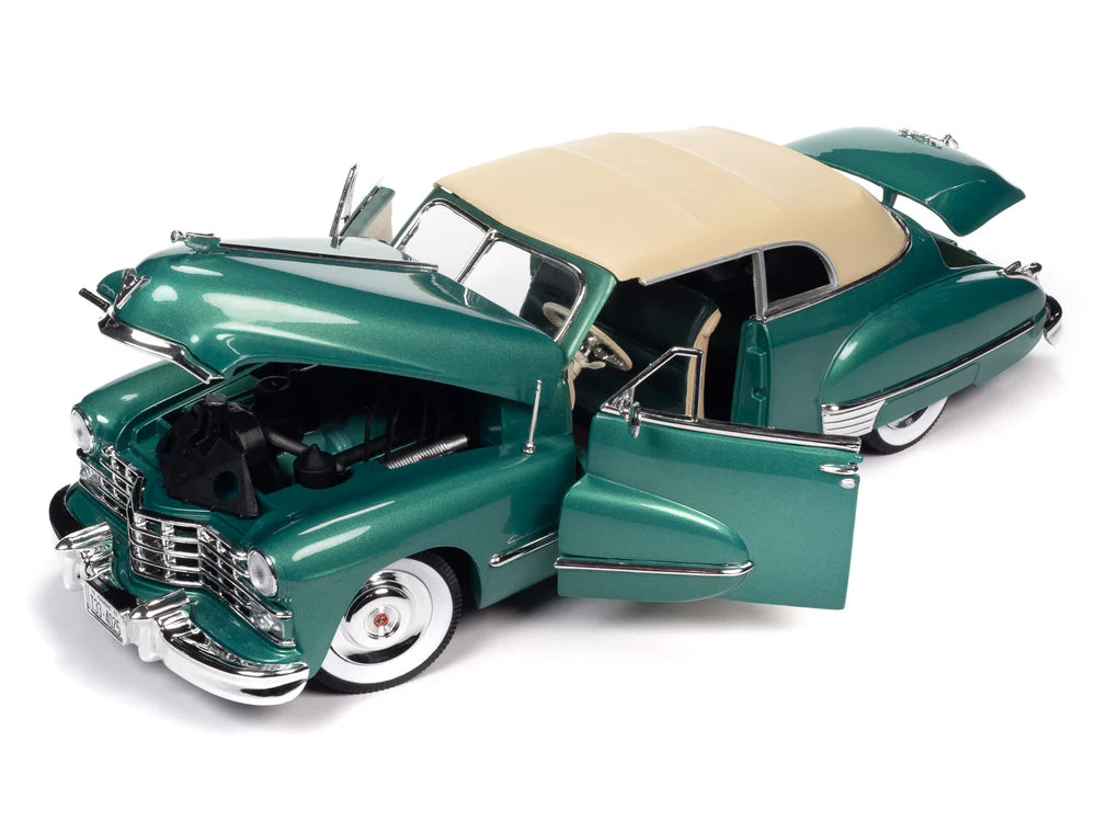 Auto World 1:18 die cast 1947 Cadillac Series 62 Cabriolet