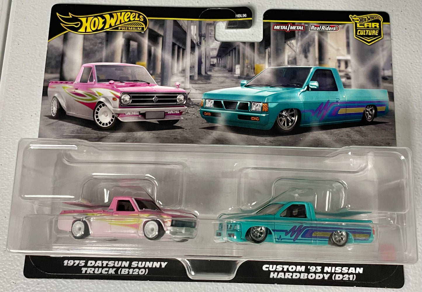 Hot Wheels 1:64 die cast Nissan & Datsun Pickup Truck 2 Pack