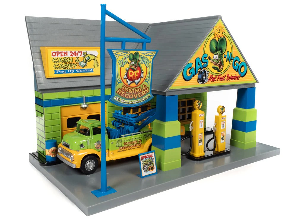 Auto World 1:48 Rat Fink Garage Diorama with 1:32 Tow Truck