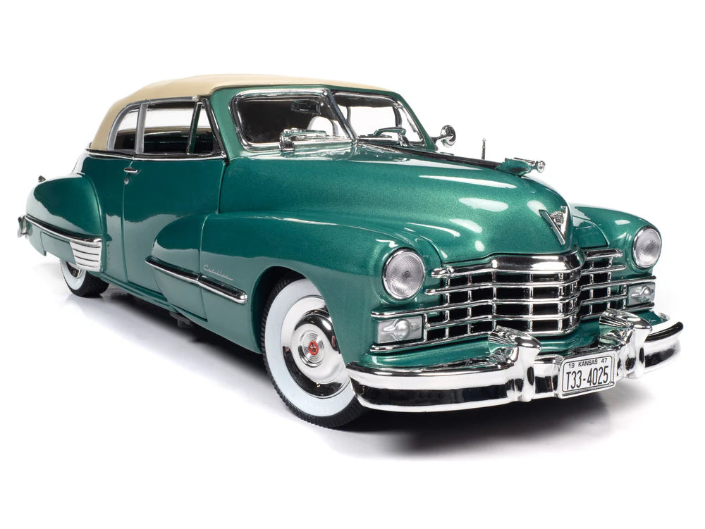 Auto World 1:18 die cast 1947 Cadillac Series 62 Cabriolet