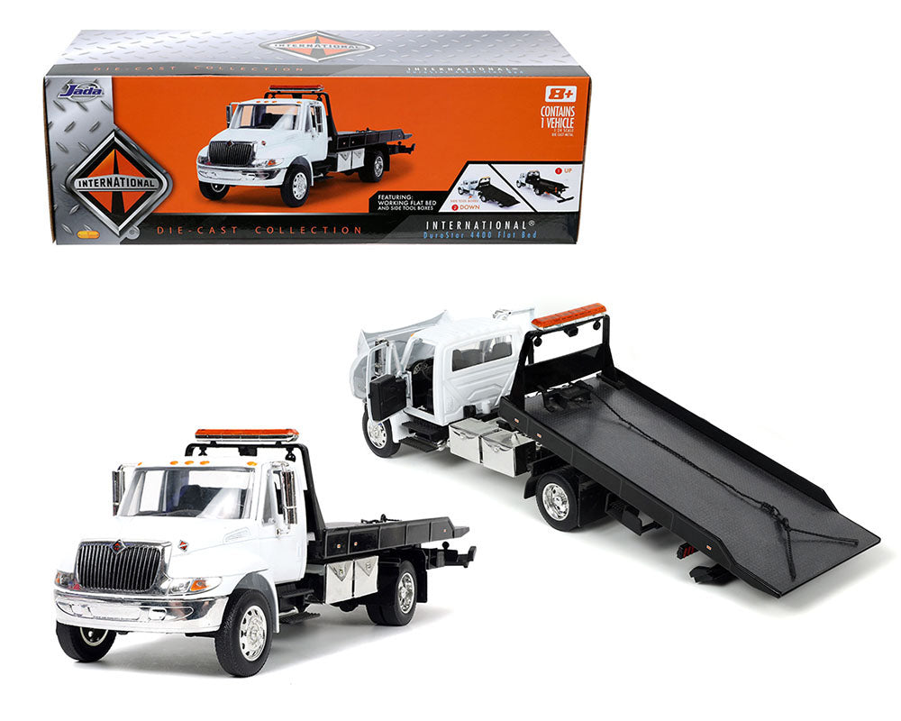 Jada 1:24 die cast International Durastar 4400 Flatbed Tow Truck