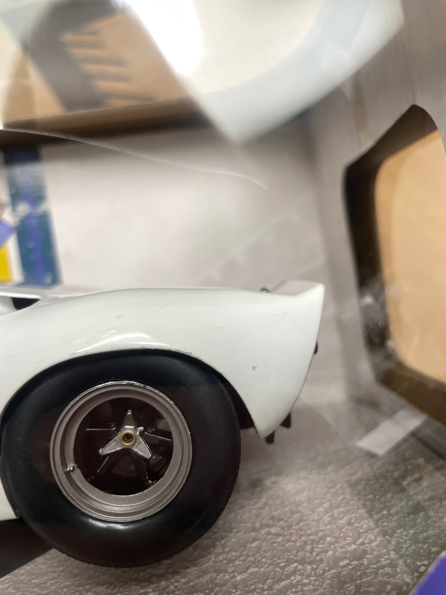 Solido 1:18 die cast Ford GT40 MK1 1967 Targa Florio PAINT DEFECT