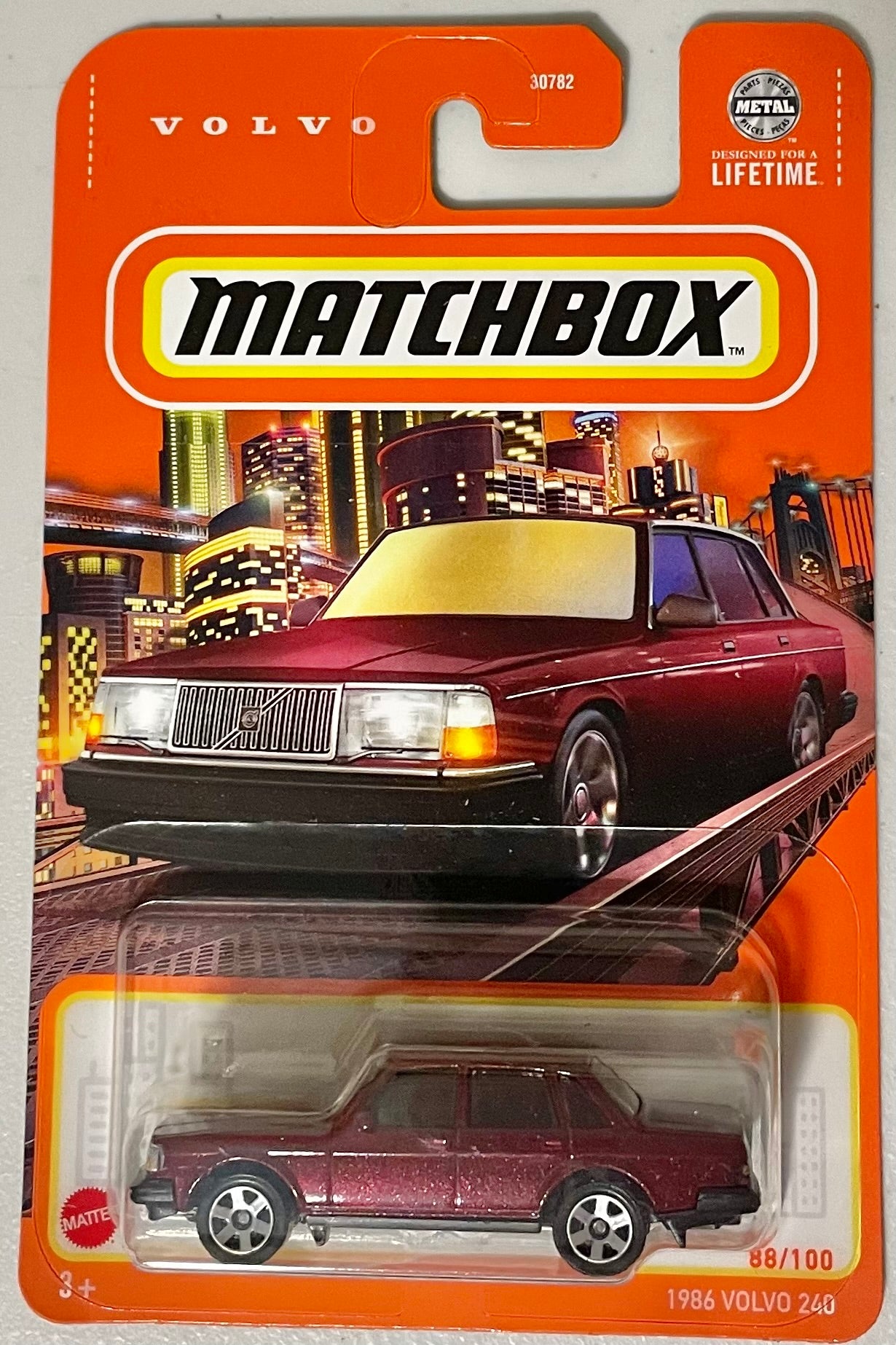 Matchbox 1:64 die cast 1986 Volvo 240 Sedan