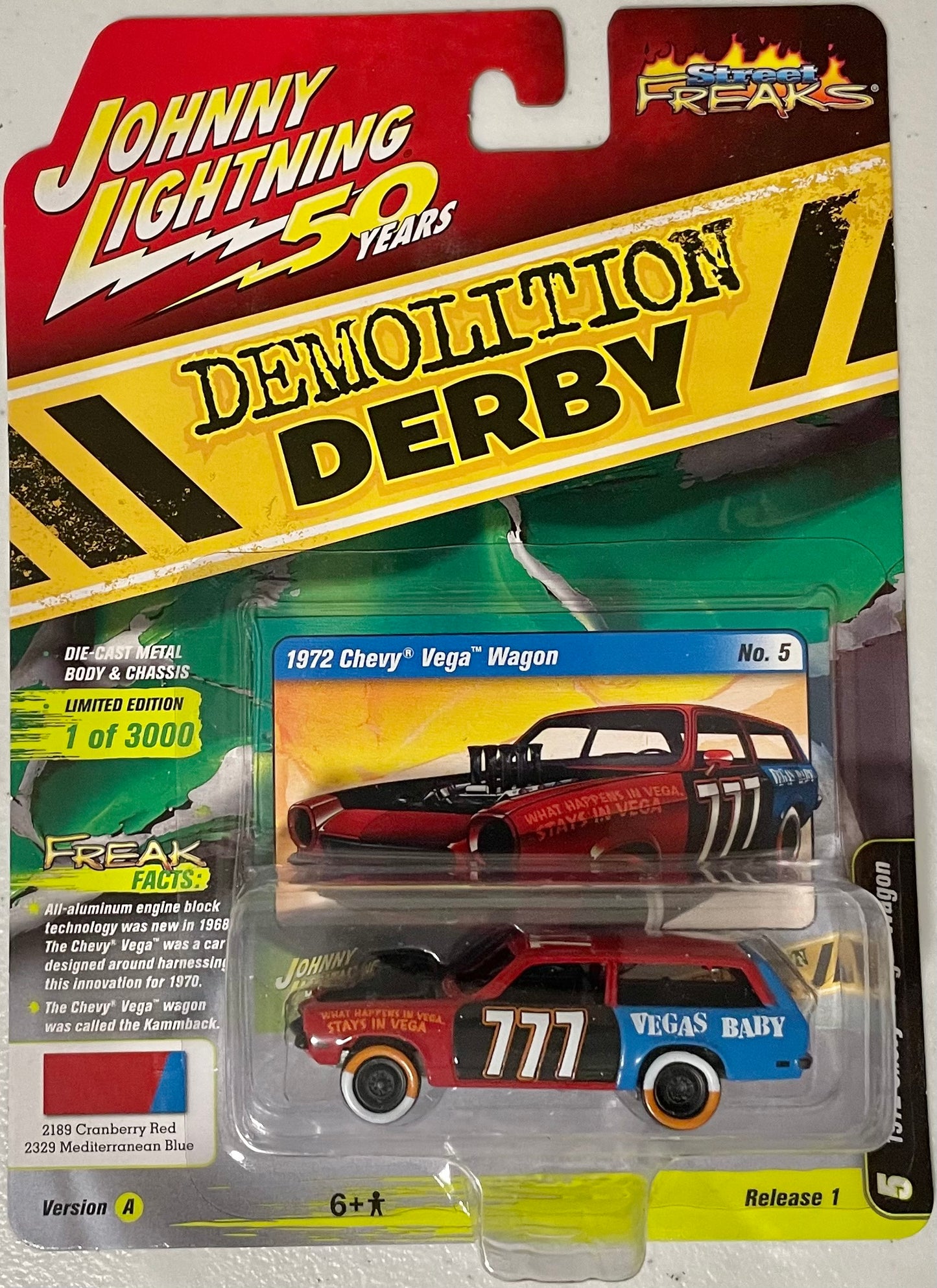 Johnny Lightning 1:64 die cast 1972 Chevy Vega Wagon