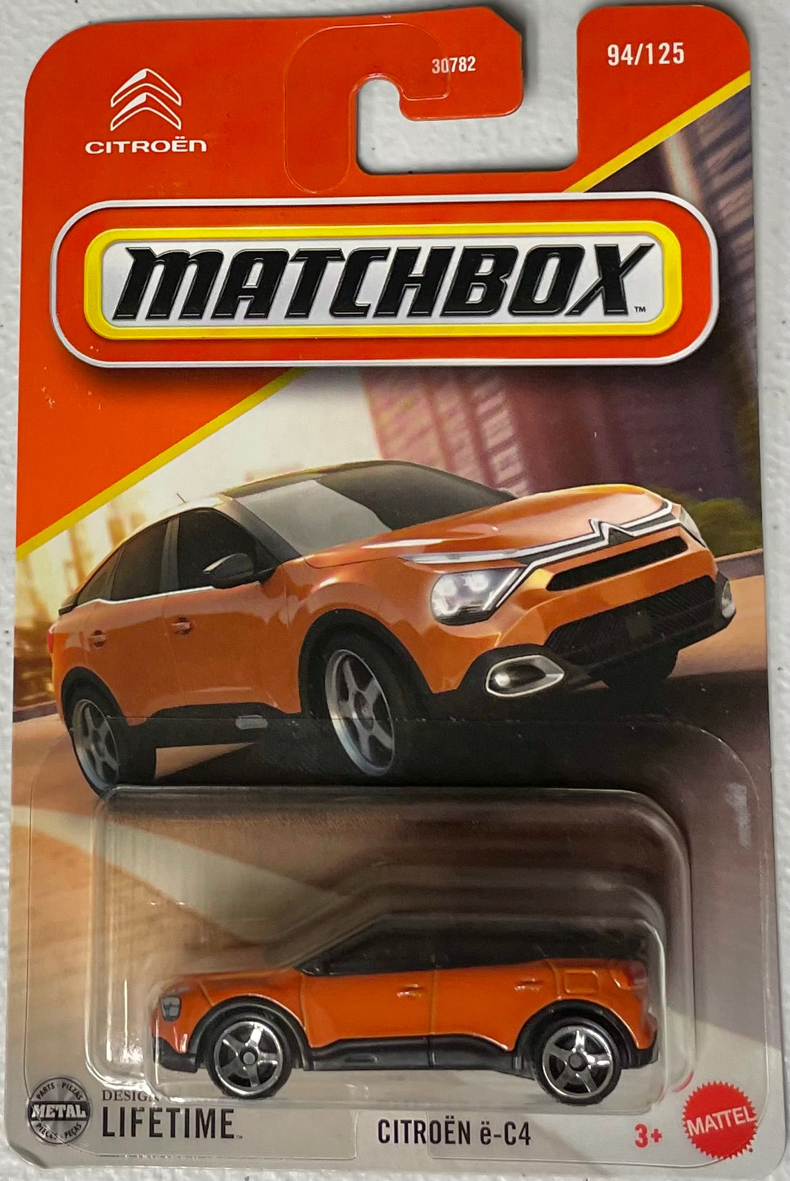 Matchbox 1:64 die cast Citroen e-C4 Orange