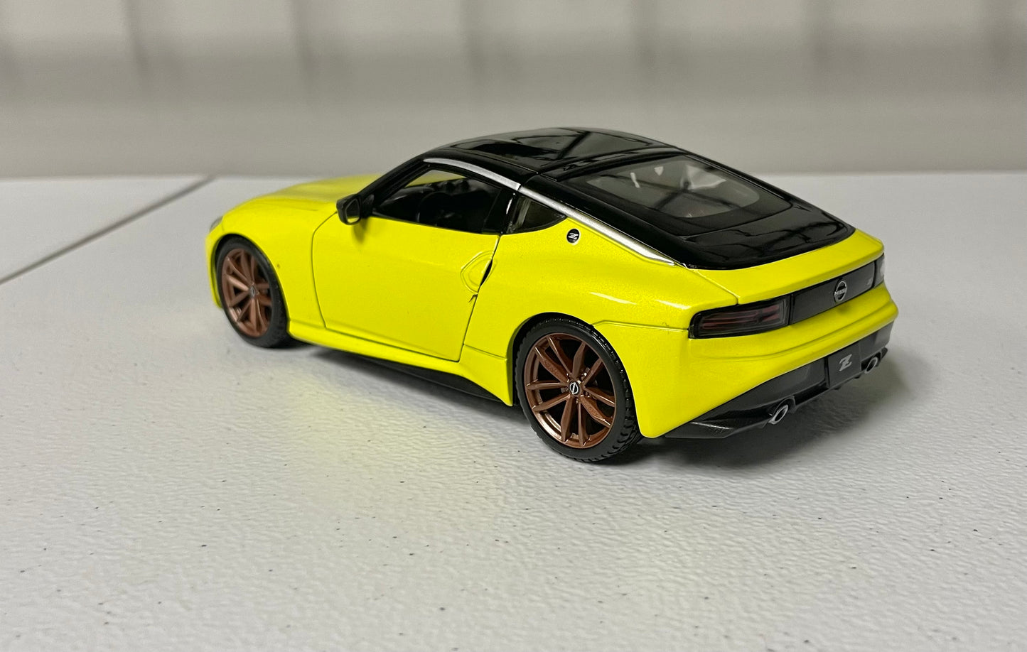 Maisto 1:24 die cast 2023 Nissan Z Yellow