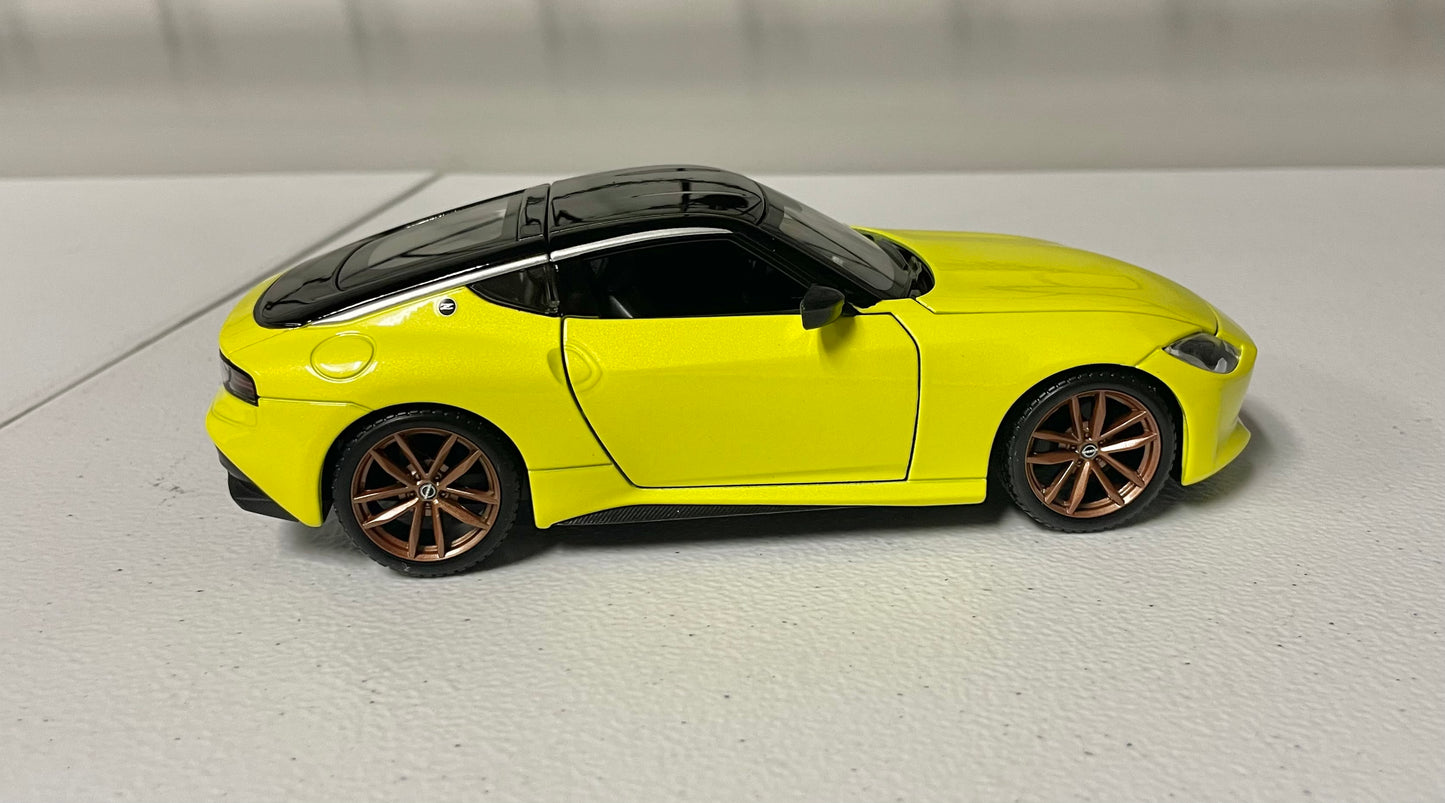 Maisto 1:24 die cast 2023 Nissan Z Yellow