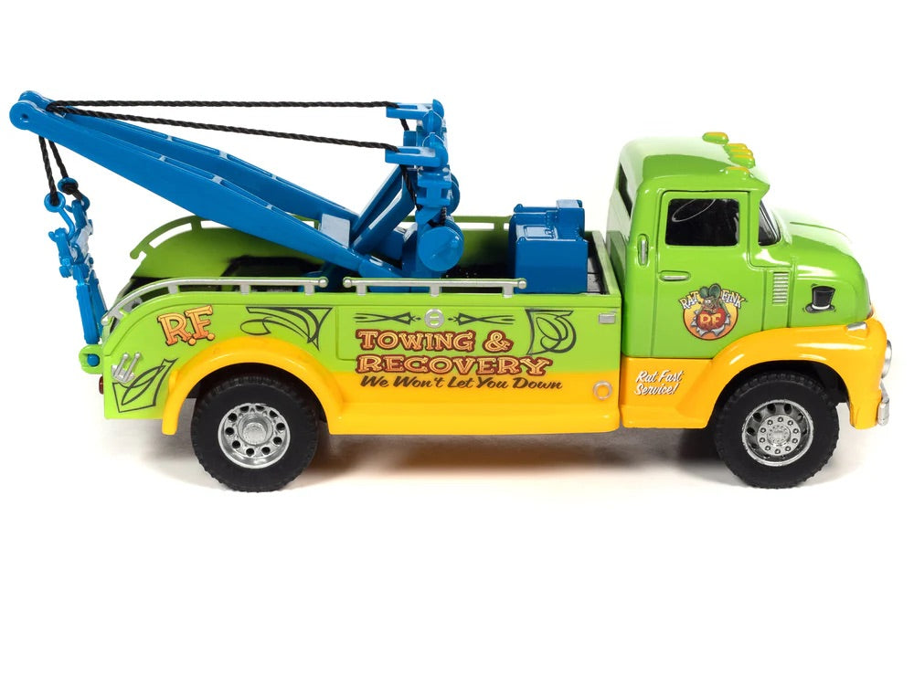 Auto World 1:48 Rat Fink Garage Diorama with 1:32 Tow Truck