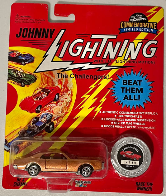 Johnny Lightning 1/64 The Challengers Custom Olds Toronado Bronze / Copper