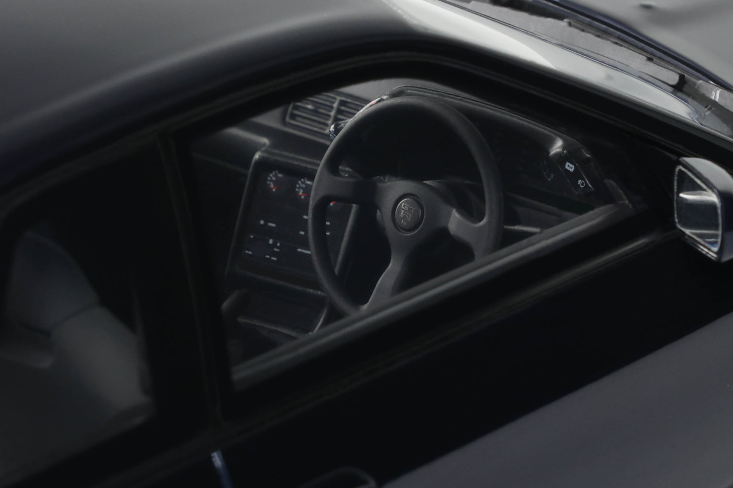 Ottomobile 1:18 Resin 1993 Nissan GT-R Dark Blue Pearl (BNR32)