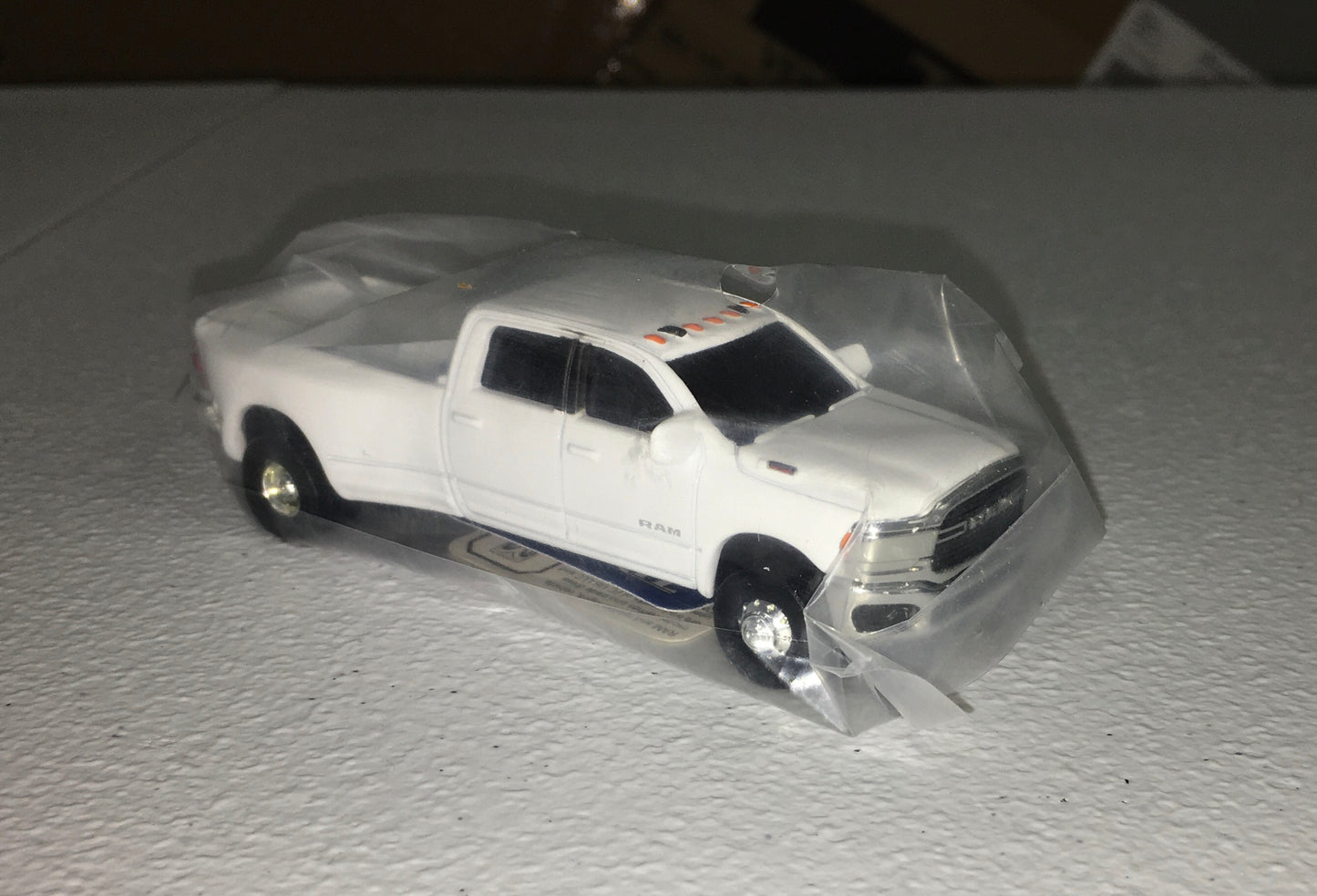 Ertl 1:64 diecast RAM 3500 Big Horn Sport Dually Pickup Truck