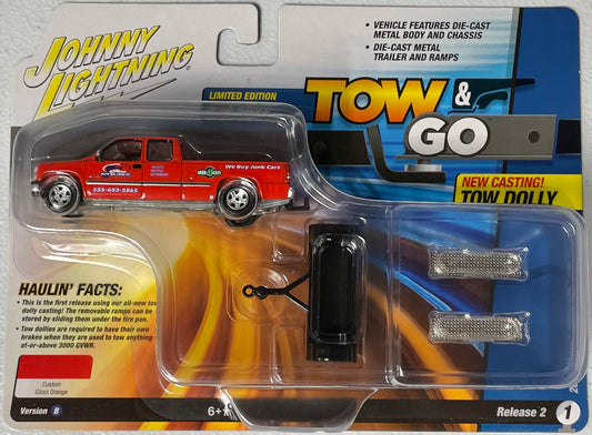 Johnny Lightning 1:64 die cast 2002 Chevy Silverado with Tow Dolly