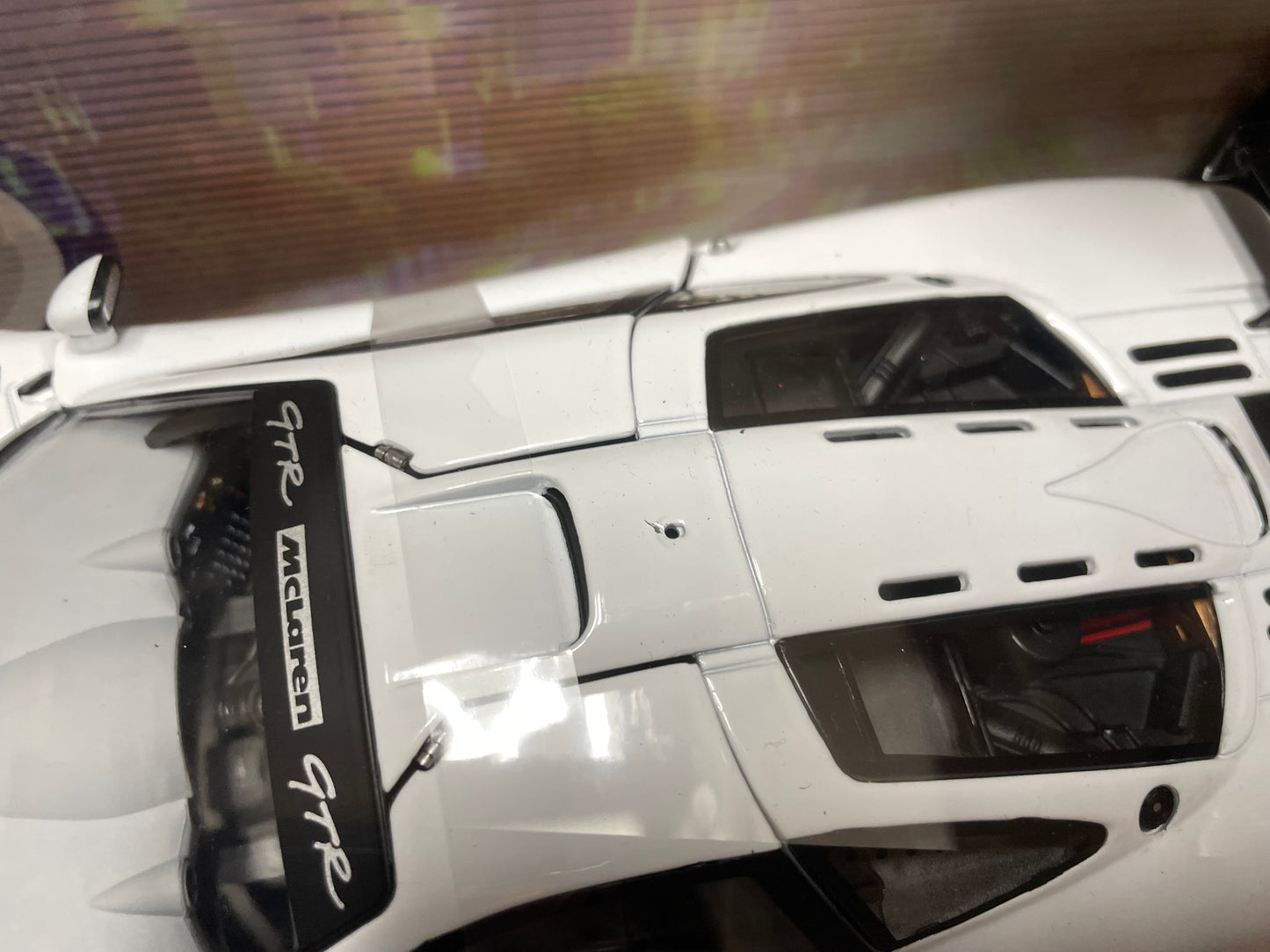 Solido 1:18 die cast 1996 McLaren F1 GTR Short Tail White PAINT DEFECT