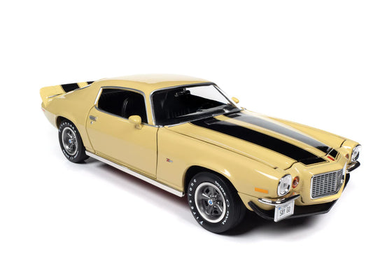 American Muscle 1:18 die cast 1972 Chevy Camaro RS Z/28 PAINT CHIP