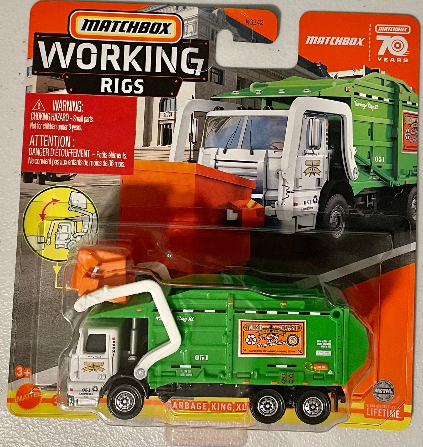 Matchbox 1:64 die cast Garbage King XL Truck CARD DAMAGE