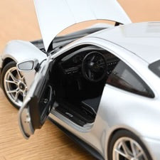 Norev 1:18 die cast 2025 Porsche 911 GT3 Touring