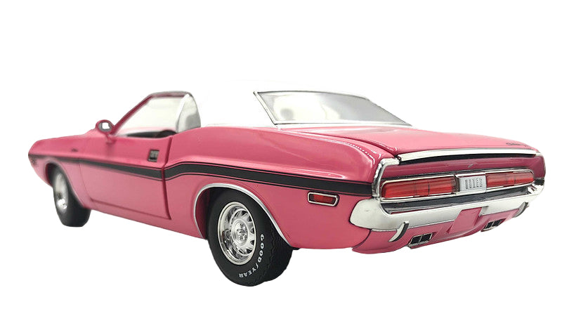 Greenlight 1:18 die cast 1970 Dodge Challenger R/T 440 Six Pack Pink