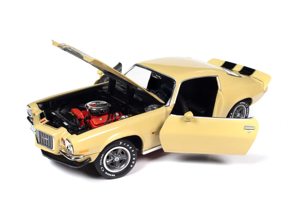 American Muscle 1:18 die cast 1972 Chevy Camaro RS Z/28 PAINT CHIP