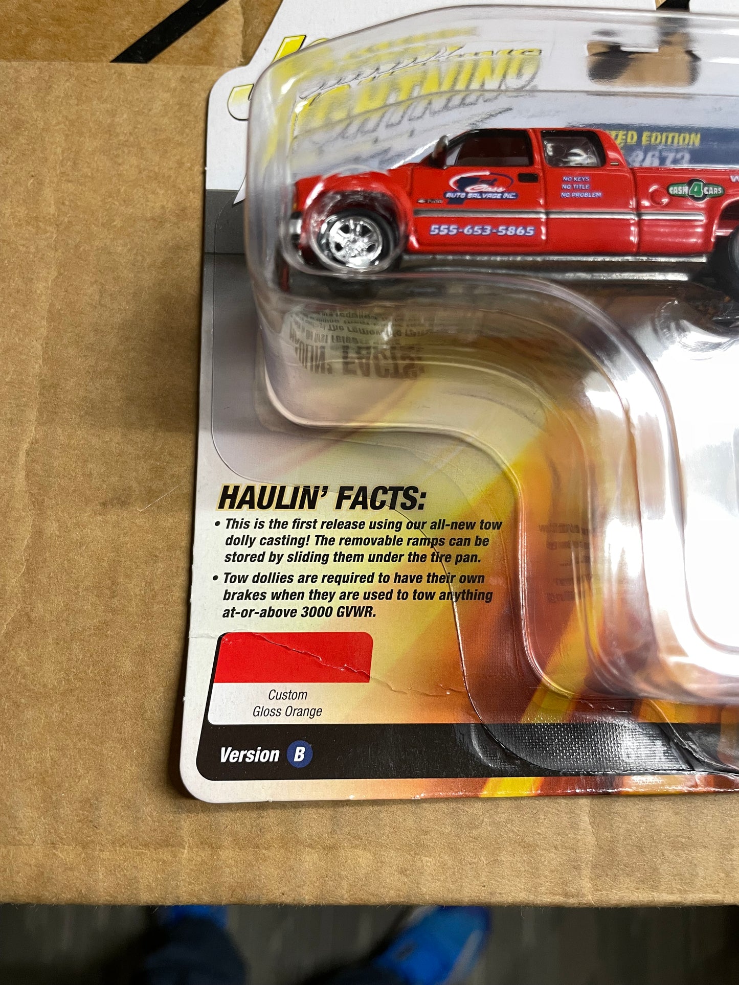 Johnny Lightning 1:64 die cast 2002 Chevy Silverado with Tow Dolly CARD DAMAGE