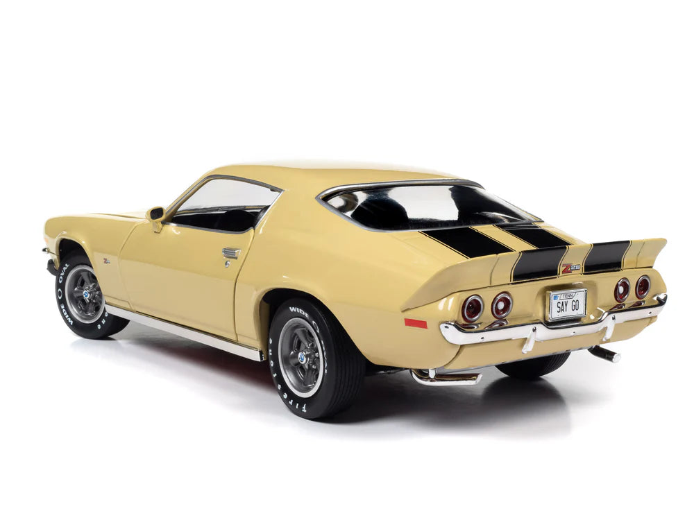 American Muscle 1:18 die cast 1972 Chevy Camaro RS Z/28 PAINT CHIP