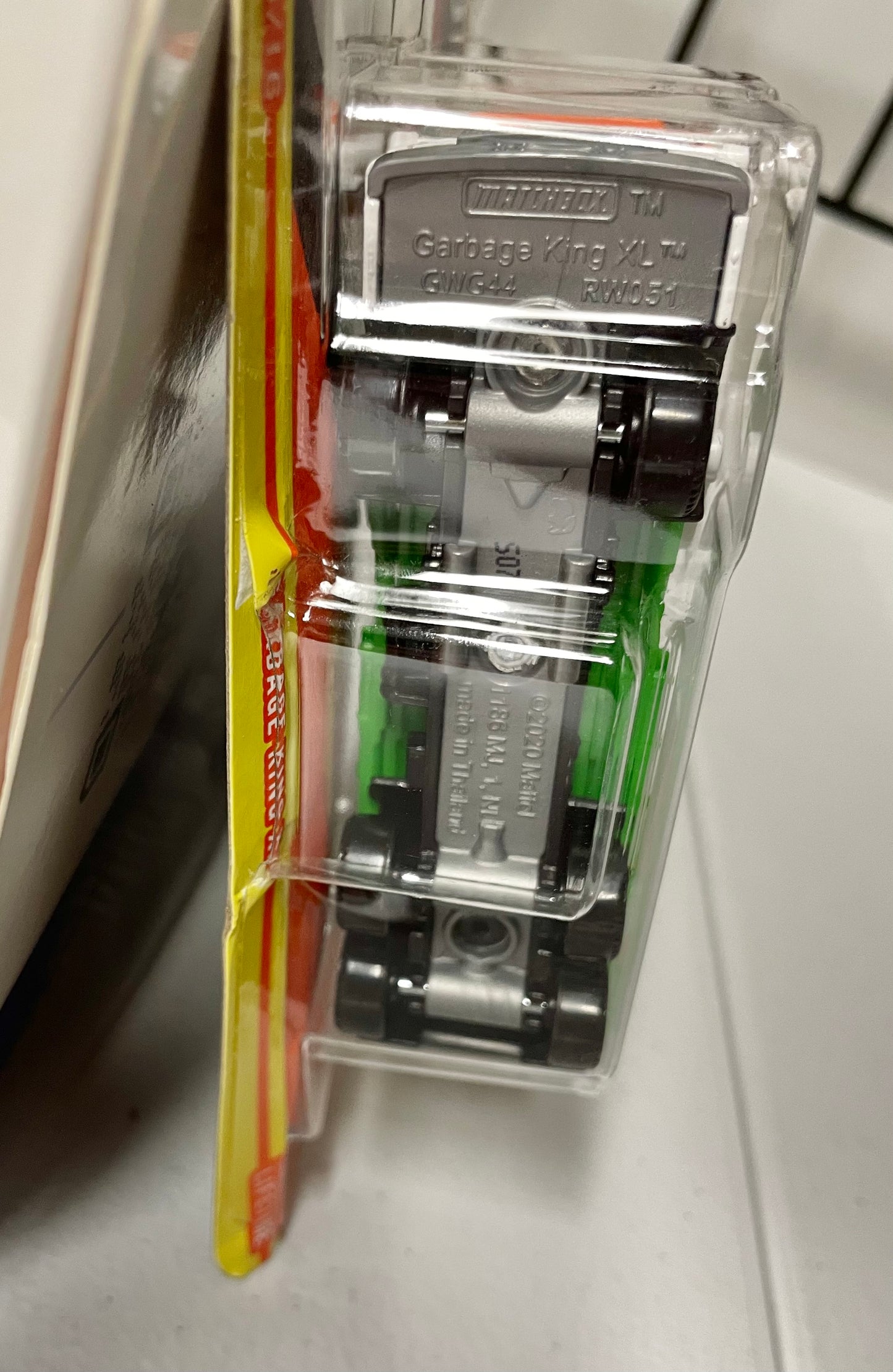 Matchbox 1:64 die cast Garbage King XL Truck CARD DAMAGE