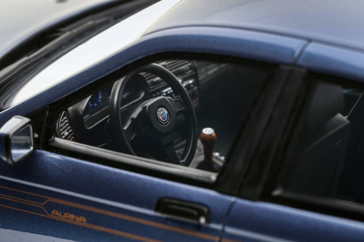 Ottomobile 1:18 1992 Alpina B6 2.8 Metallic Blue