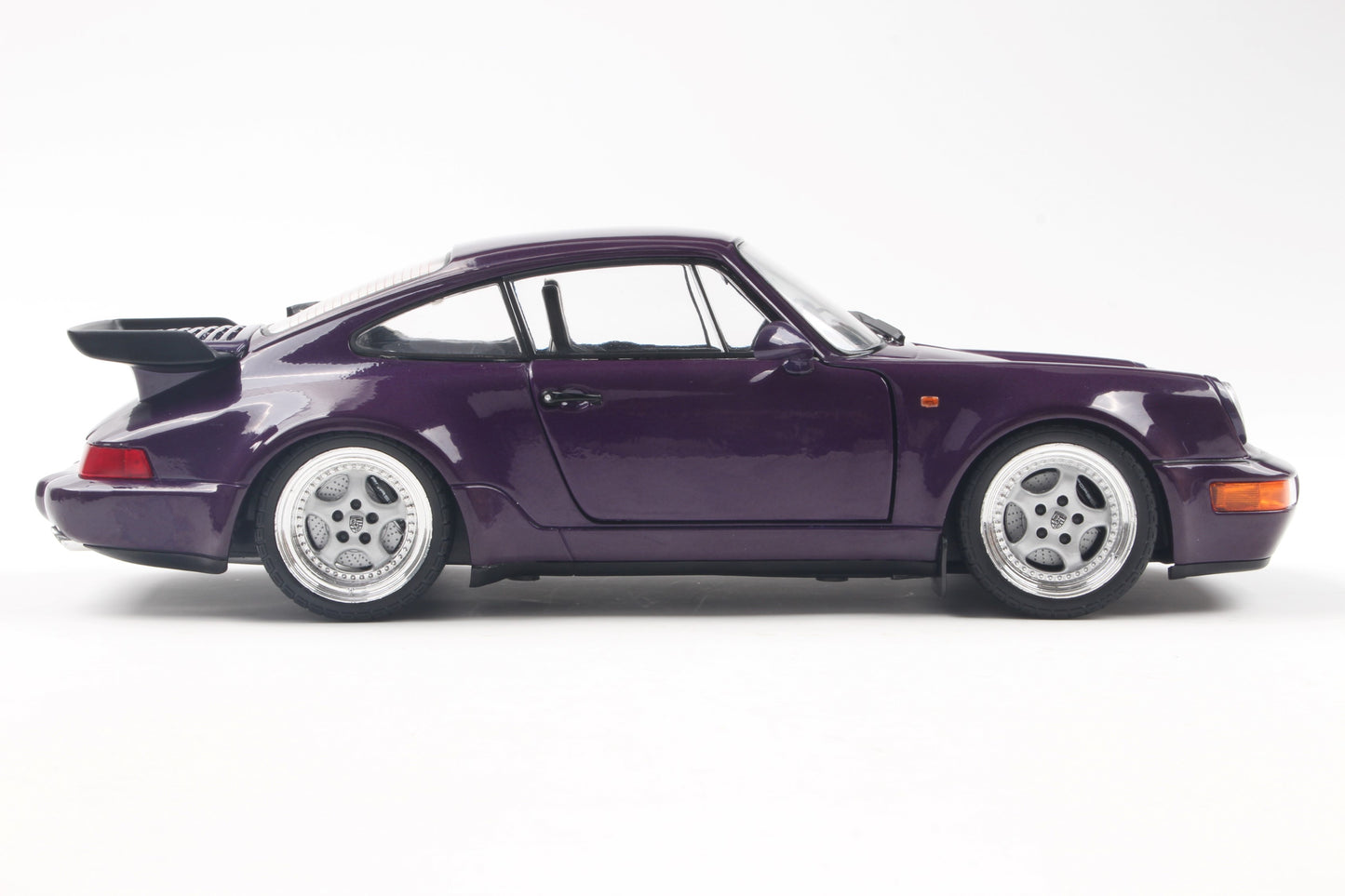 Solido 1:18 die cast 1990 Porsche 911 (964) Turbo Purple