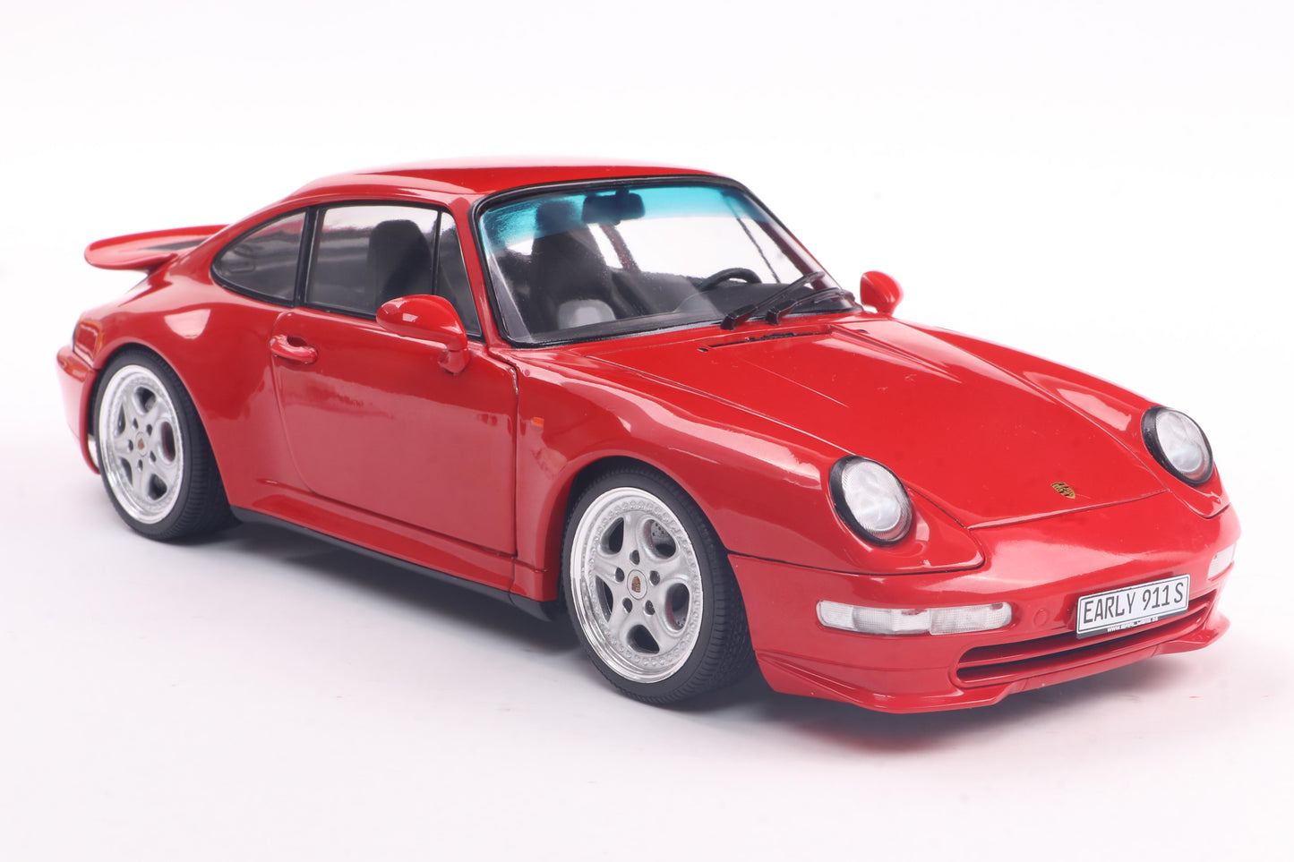 Solido 1:18 die cast 1997 Porsche 911 (993) Carrera RS Red