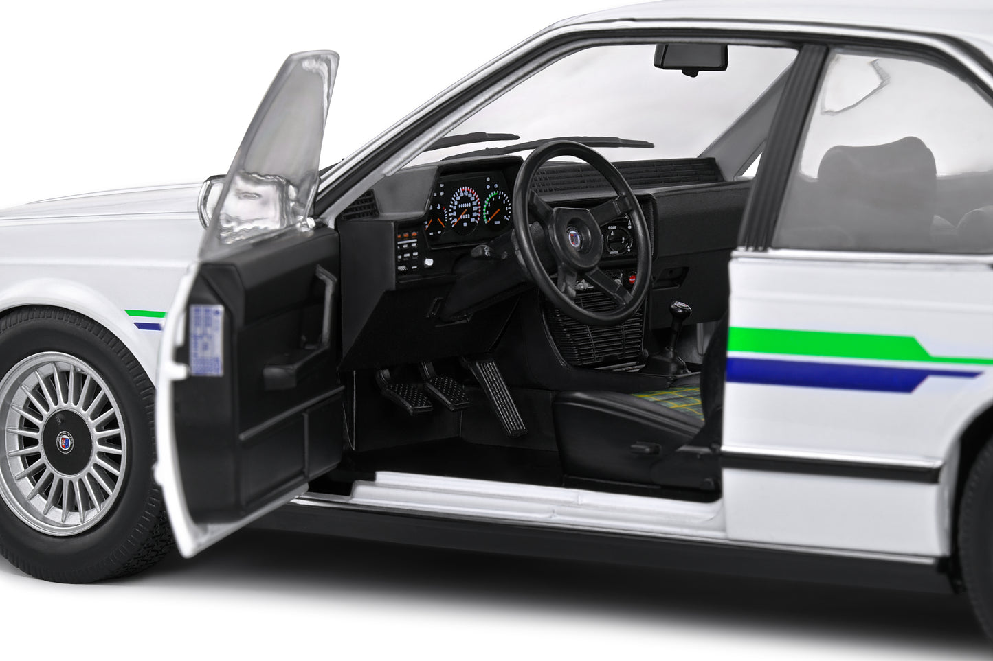 Solido 1:18 die cast 1984 Alpina B7 Turbo (E24) White