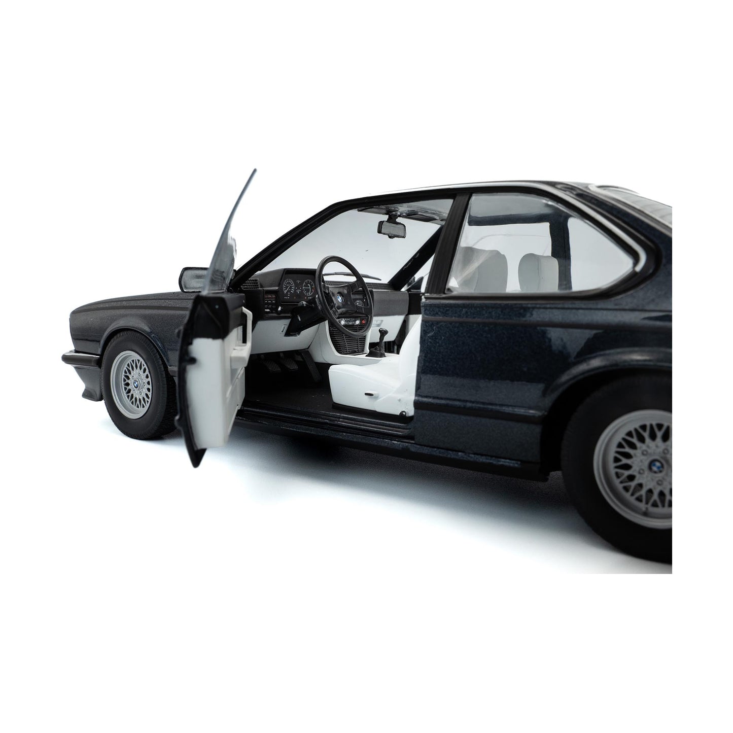 Solido 1:18 die cast 1984 BMW 635 CSI E24 Blue