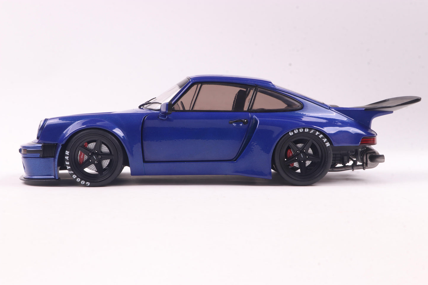 Solido 1:18 die cast 2024 Porsche KS-R Custom 911 Blue