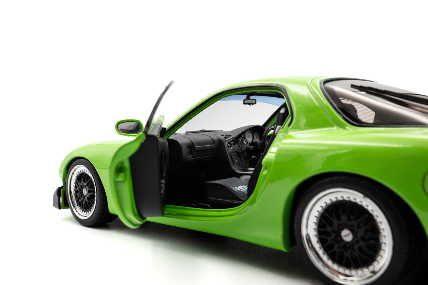 Solido 1:18 die cast 1999 Mazda RX7 (FD3RS) Neon Green
