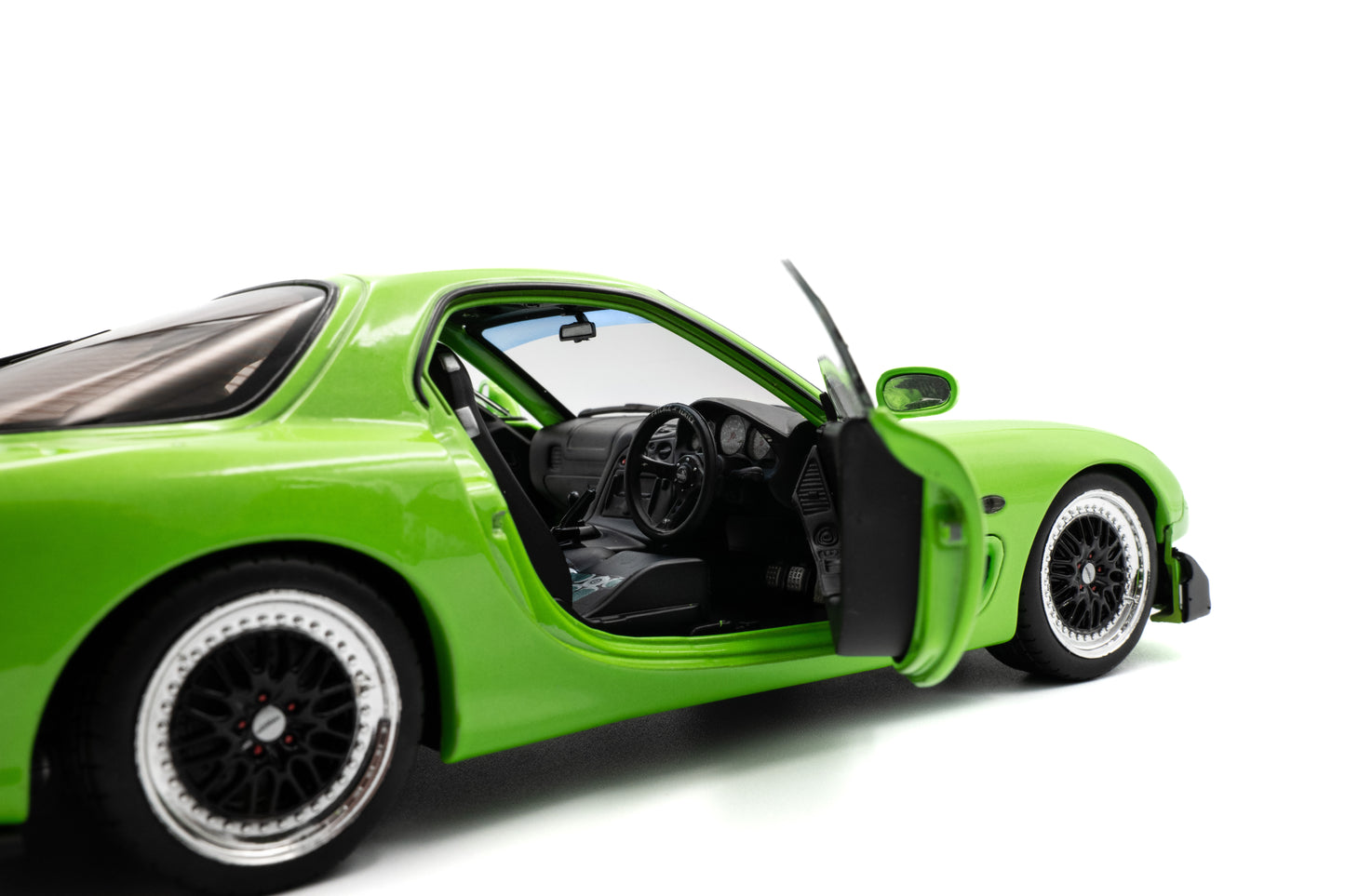 Solido 1:18 die cast 1999 Mazda RX7 (FD3RS) Neon Green